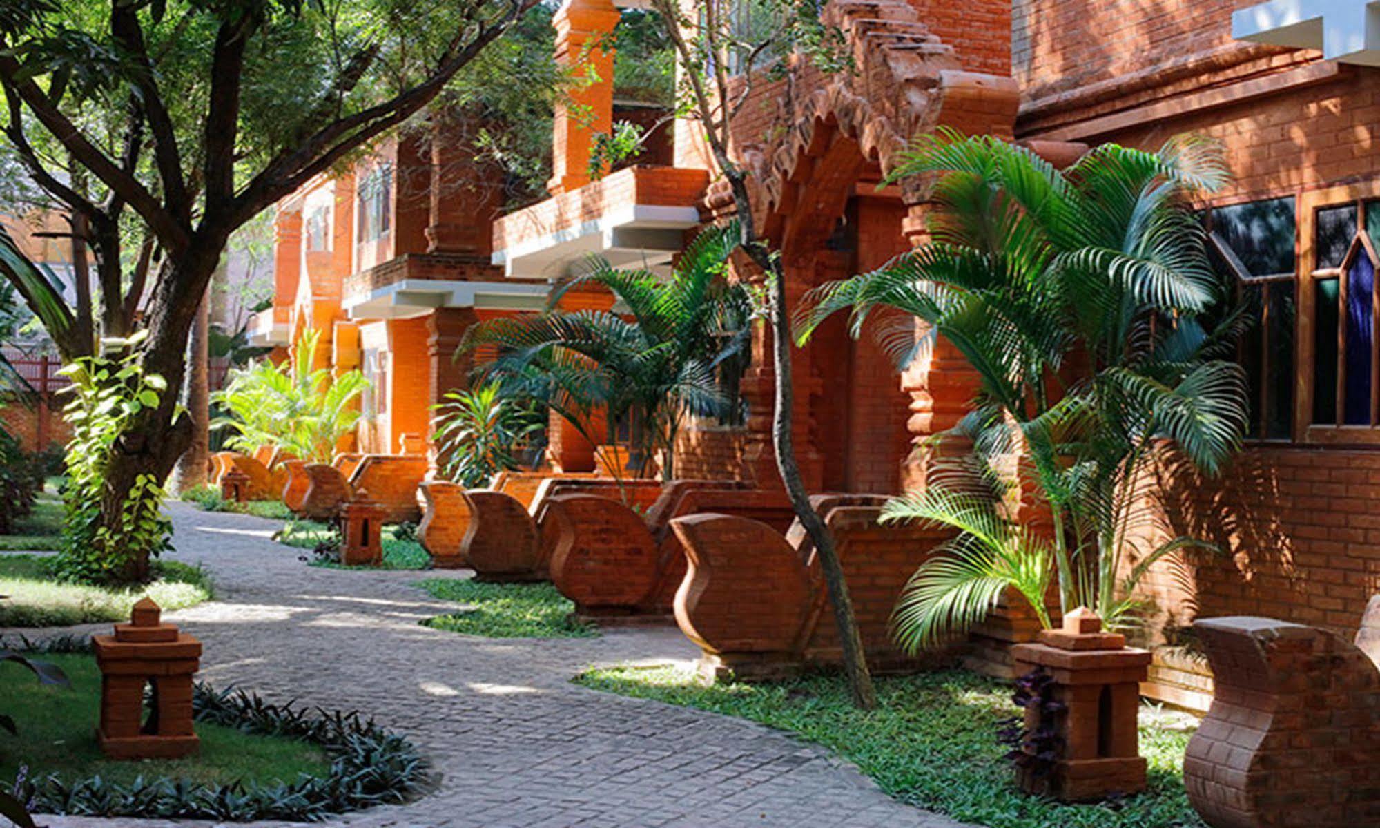 Ananta Bagan Hotel Nyaung-U Exterior photo